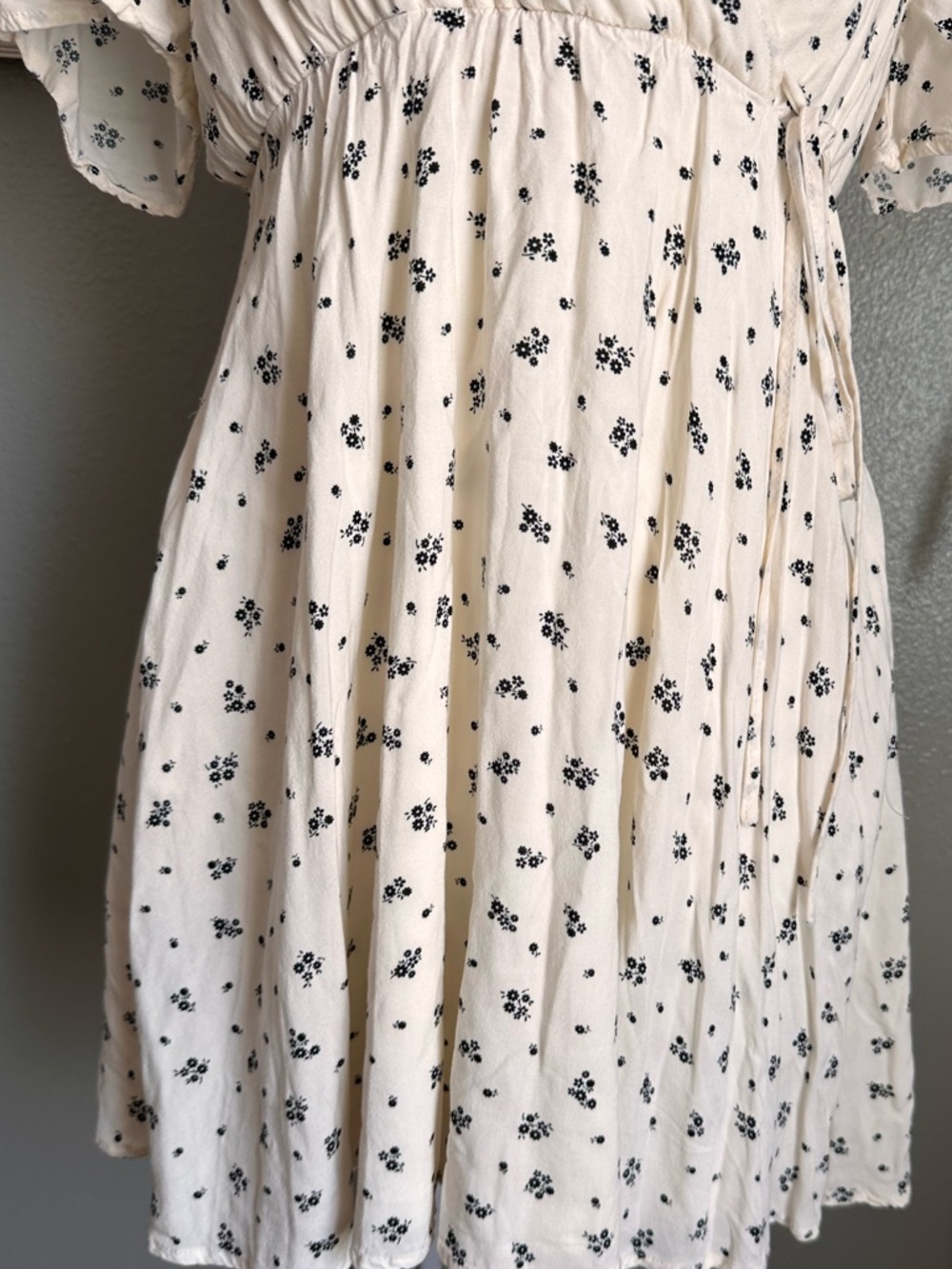 Camellia Women's Floral Short Sleeve Tie Side V-neck Mini Dress Size Small - Picture 17 of 17